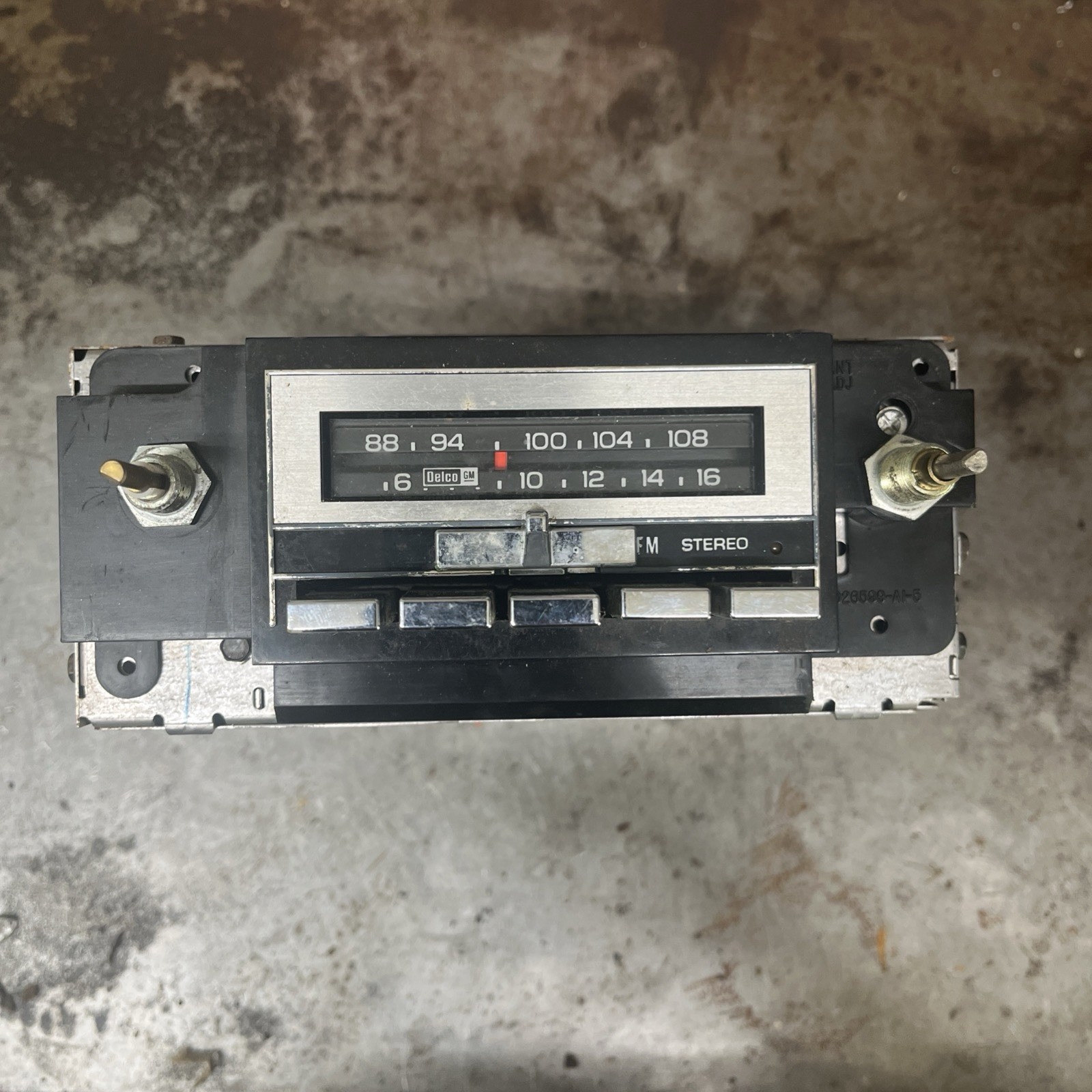 1978-1982 Chevrolet OEM GM Stereo Radio Head Unit AM FM Delco 16009960 Untested 1978-1982 Chevrolet OEM GM Stereo Radio Head Unit AM FM Delco 16009960 Untested