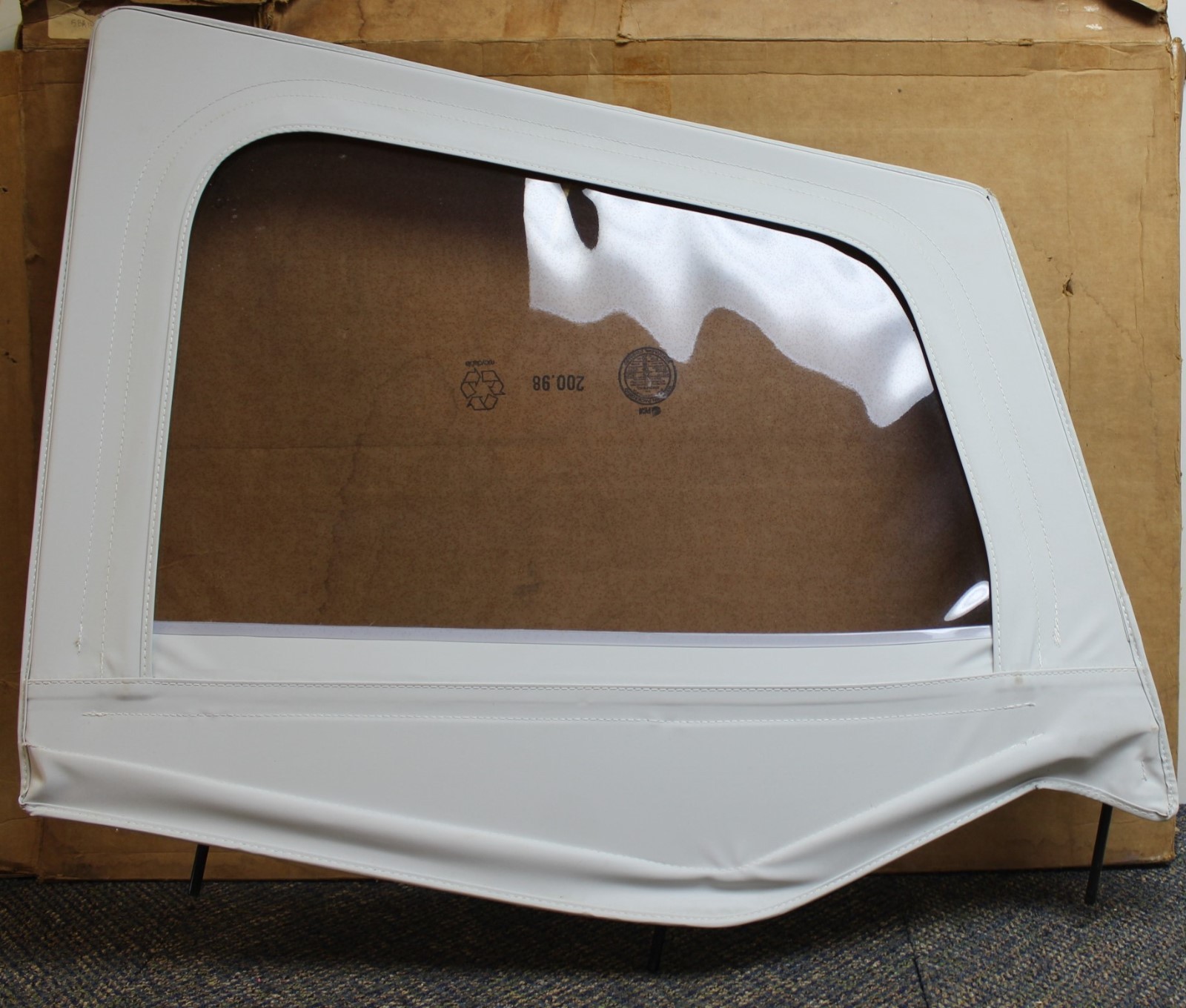 NOS OEM Mopar RH Upper White Window in Frame 5BA10KWC 1987-95 Jeep Wrangler