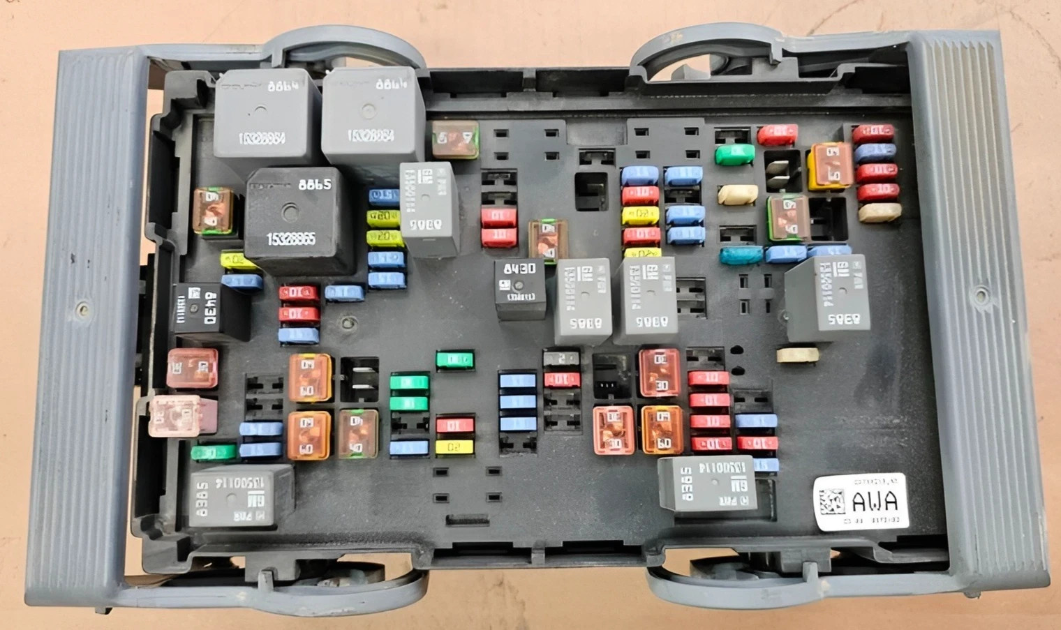 2010-2013 Chevy Silverado 1500 4.8L 5.3L 6.2L Engine Fuse Box Assembly OEM