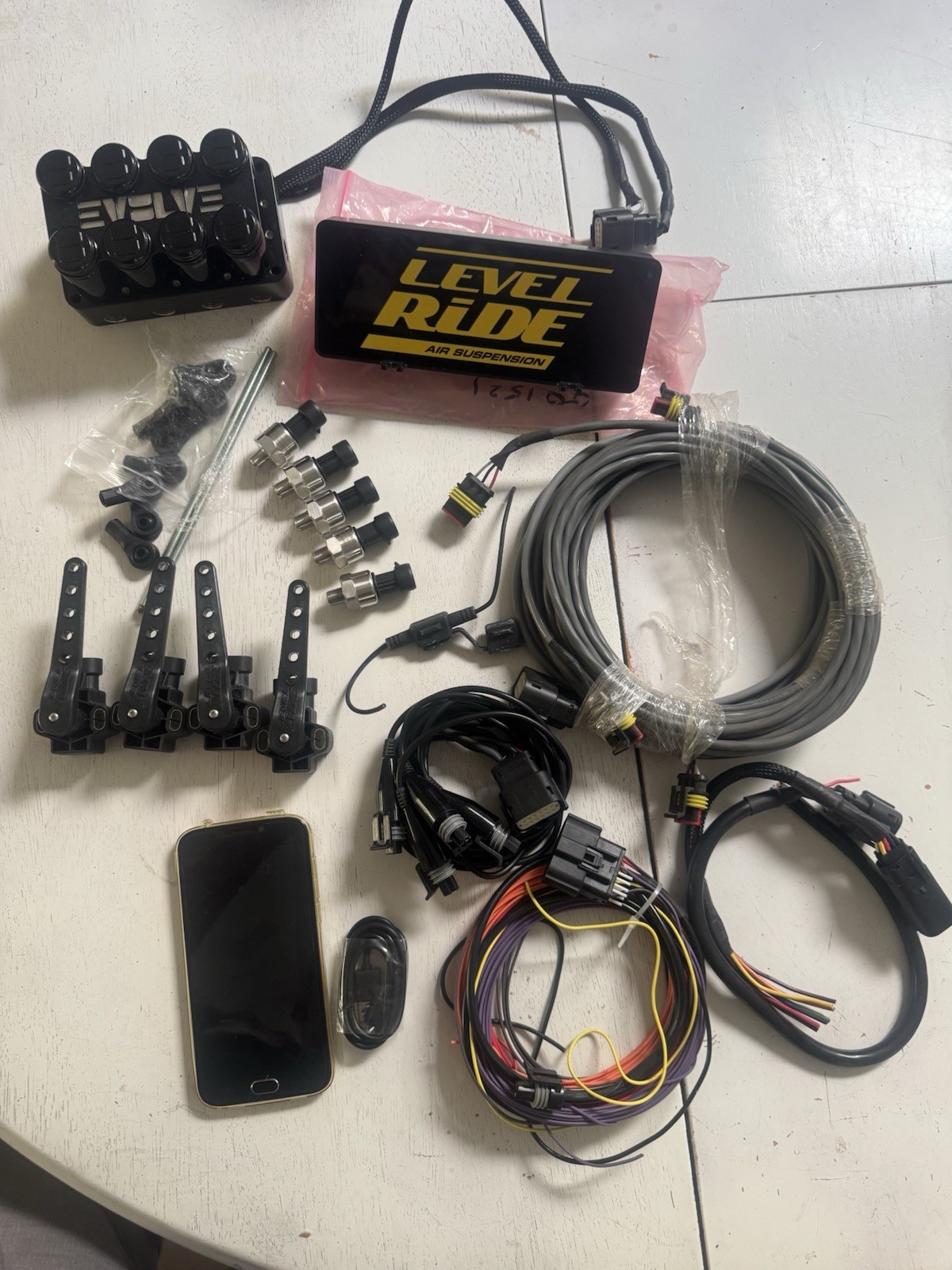Level Ride Height And Pressure Kit & Evolve 4 Corner Air Lift Valve Car Or Truck Level Ride Height And Pressure Kit & Evolve 4 Corner Air Lift Valve Car Or Truck