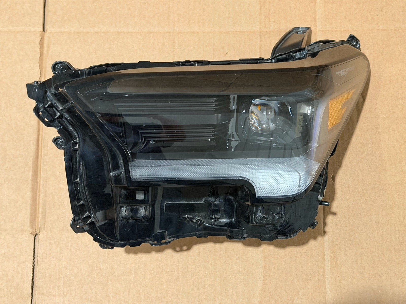 2024 25 26 TOYOTA TACOMA TRD LEFT DRIVER HEADLIGHT LED WITH DRL OEM VERY NICE