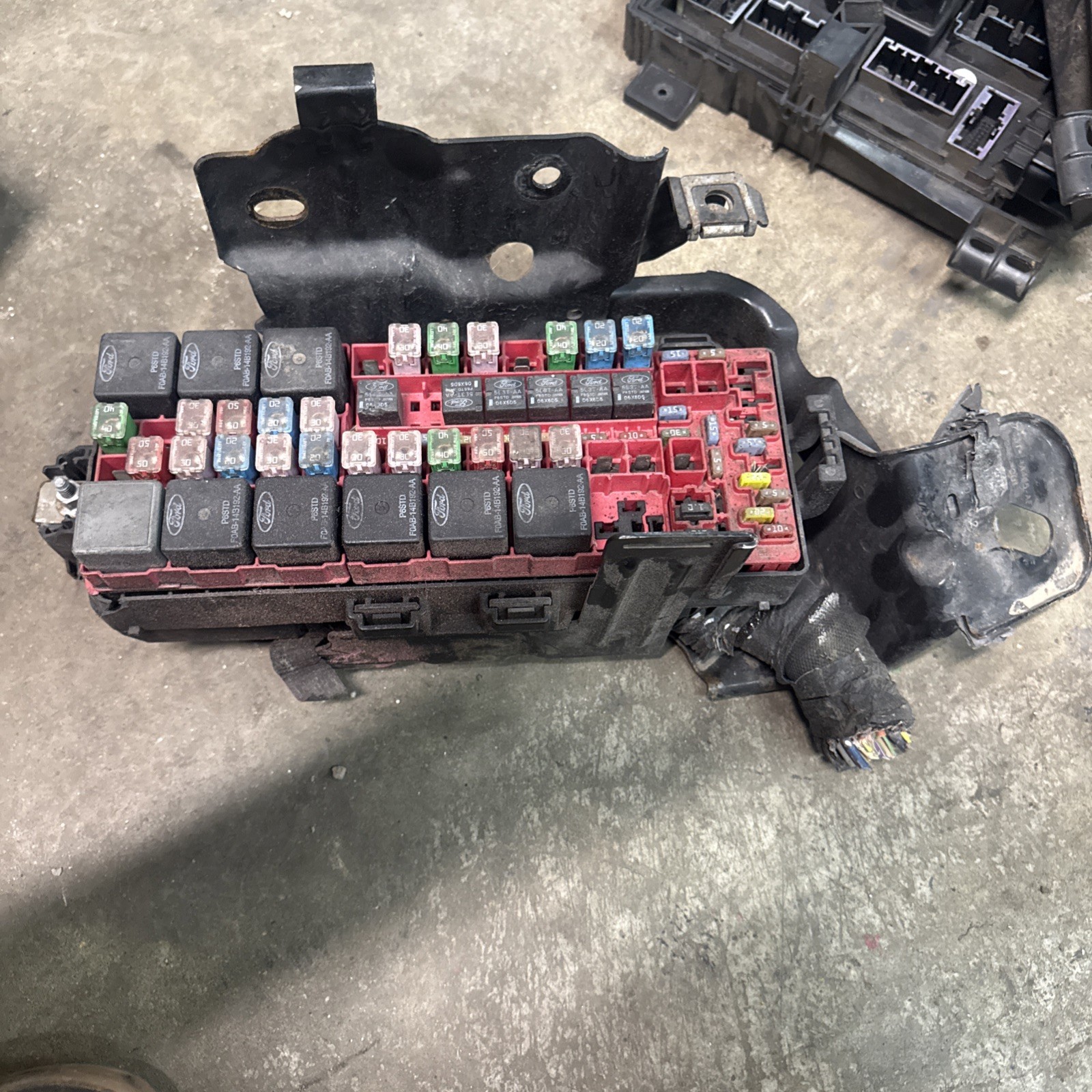 Fuse Box Engine Fits 08-10 2008 2009 2010 FORD F250 F350 F440 Super Duty Fuse Box Engine Fits 08-10 2008 2009 2010 FORD F250 F350 F440 Super Duty