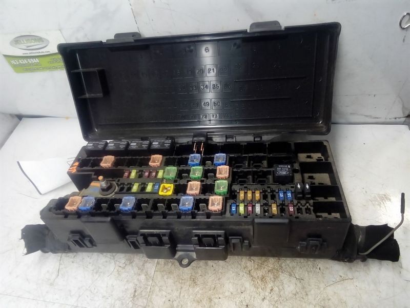 2009–2010 Ford F-150 4.6L 5.4L Engine Fuse Box Assembly OEM 4x4 2009–2010 Ford F-150 4.6L 5.4L Engine Fuse Box Assembly OEM 4x4