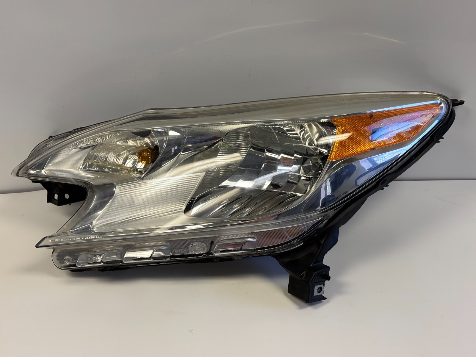 2014-2016 Nissan Versa Note Driver Side Left Headlight Lamp Lens 260603WC0A 2014-2016 Nissan Versa Note Driver Side Left Headlight Lamp Lens 260603WC0A