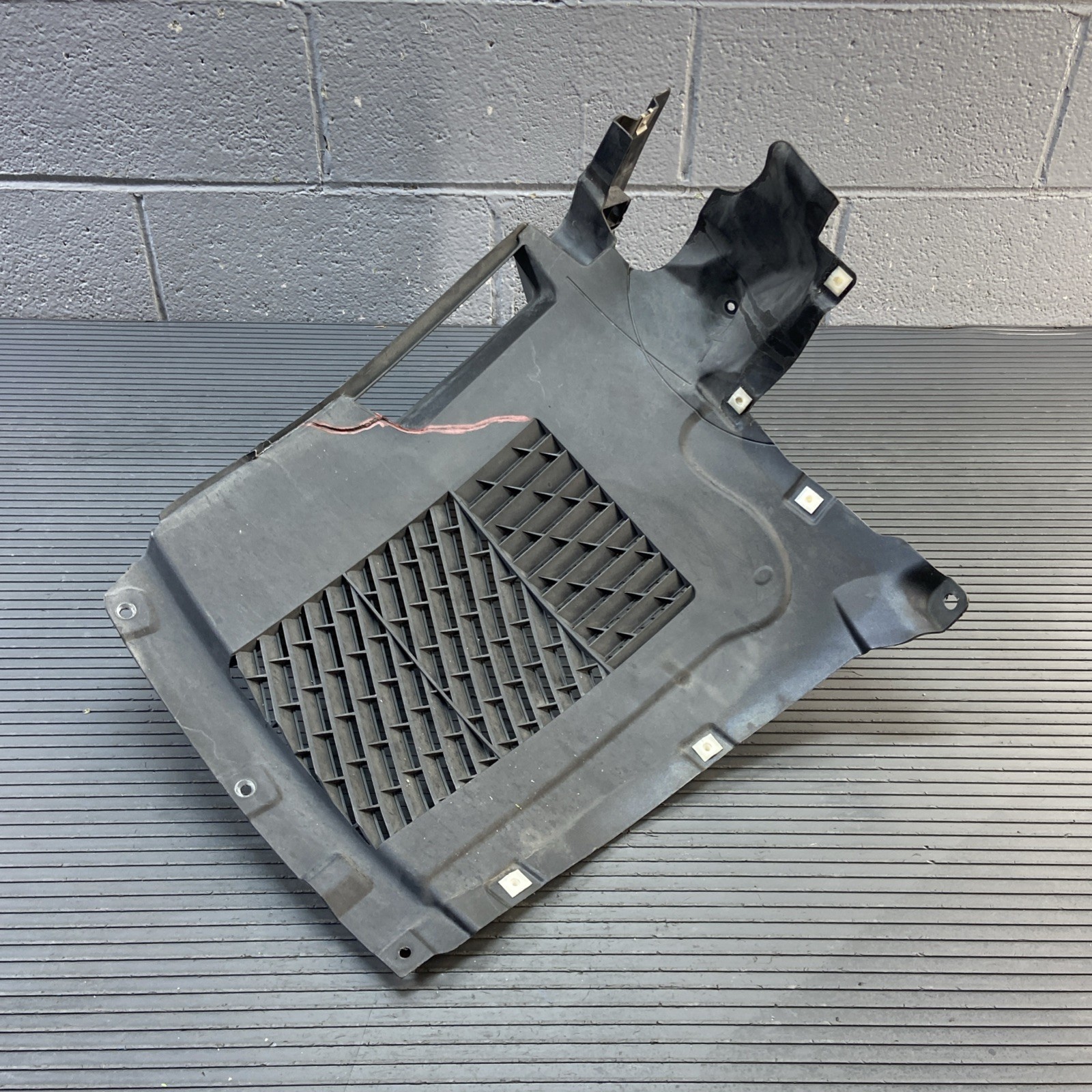 2021-2026 Audi RS6 C8 Fender Liner Splash Shield Front Right Frontward OEM *NOTE