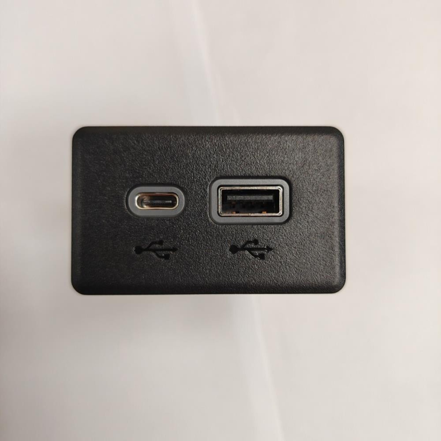 For GM USB USB-C Ports Receptacle Black 13529873 19-22 For GMC Chevy Cadillac $