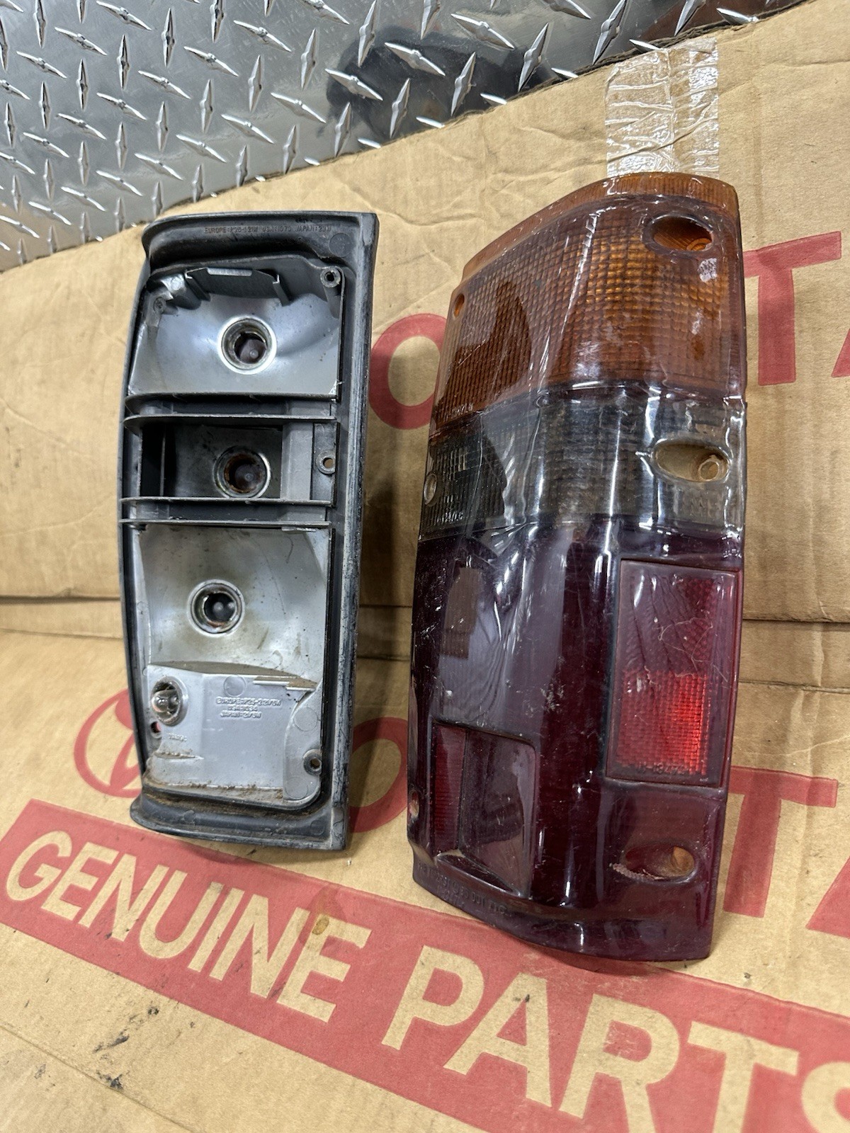 1984 1988 Toyota 4Runner Tail Light Right / Left Pick Up Truck OEM Genuine Set 1984 1988 Toyota 4Runner Tail Light Right / Left Pick Up Truck OEM Genuine Set