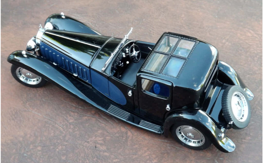 Bugatti with 8Cyl.Engine/Orig.Wheel Rims/Mascot1:24SCALE CUSTOM METAL MODEL