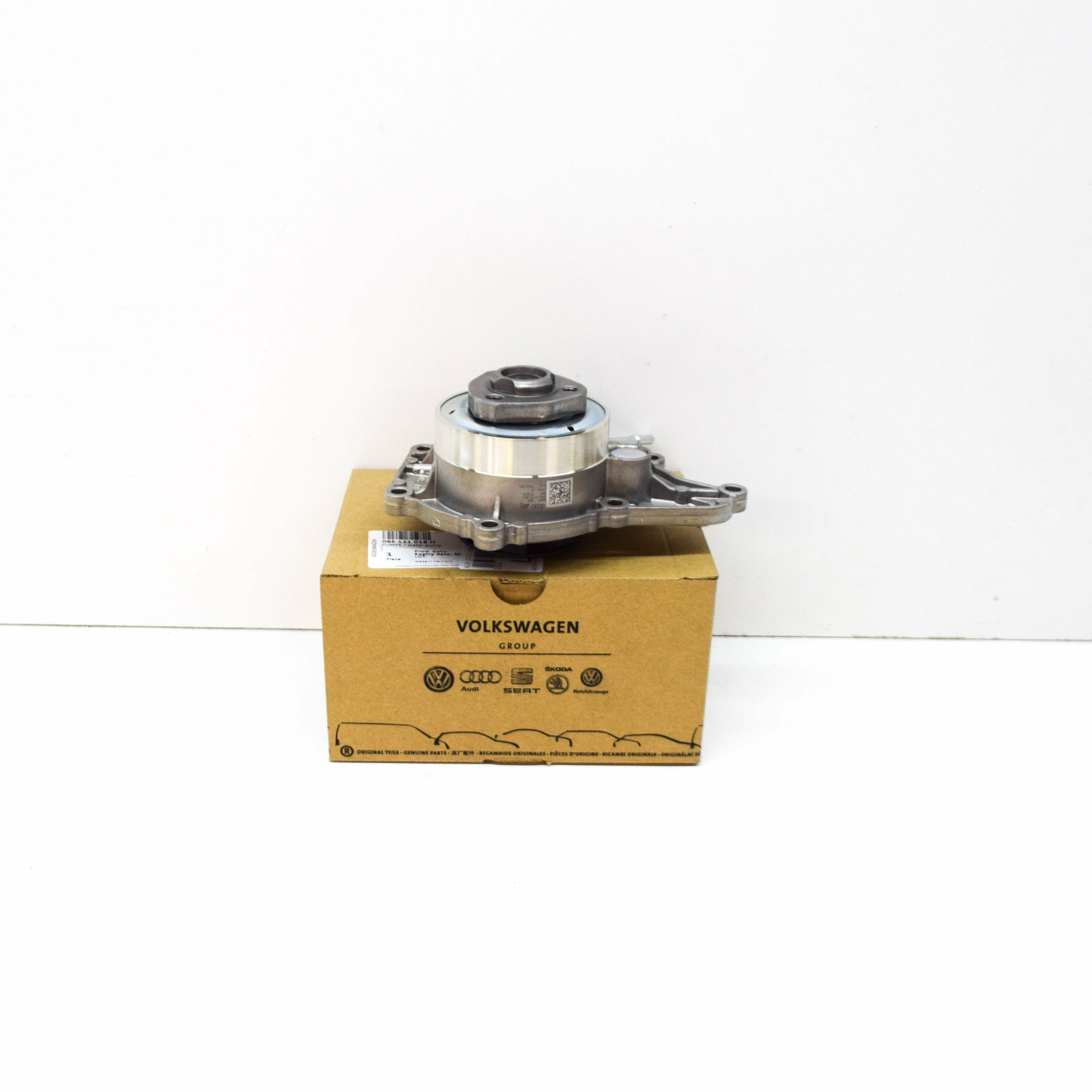 NEW AUDI A8 D4 3.0 PETROL WATER PUMP 06E121018C 2016 OEM