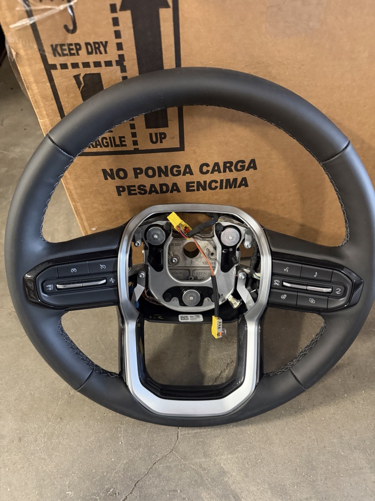 2023-2027 Chevrolet Colorado Steering Wheel W/Heat Black OEM NEW 85617390