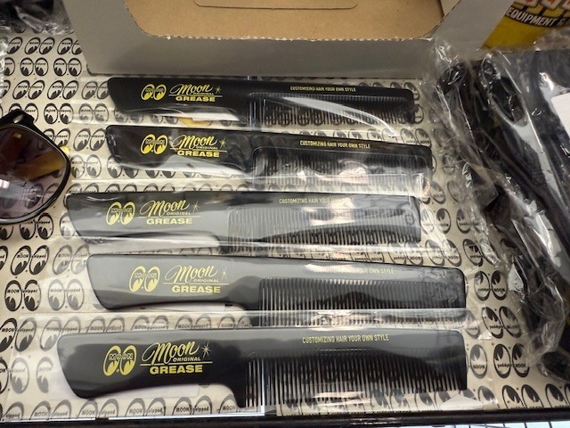 MOONEYES HAIR COMB COOL COLLECTORS ITEM MOONEYES HAIR COMB COOL COLLECTORS ITEM
