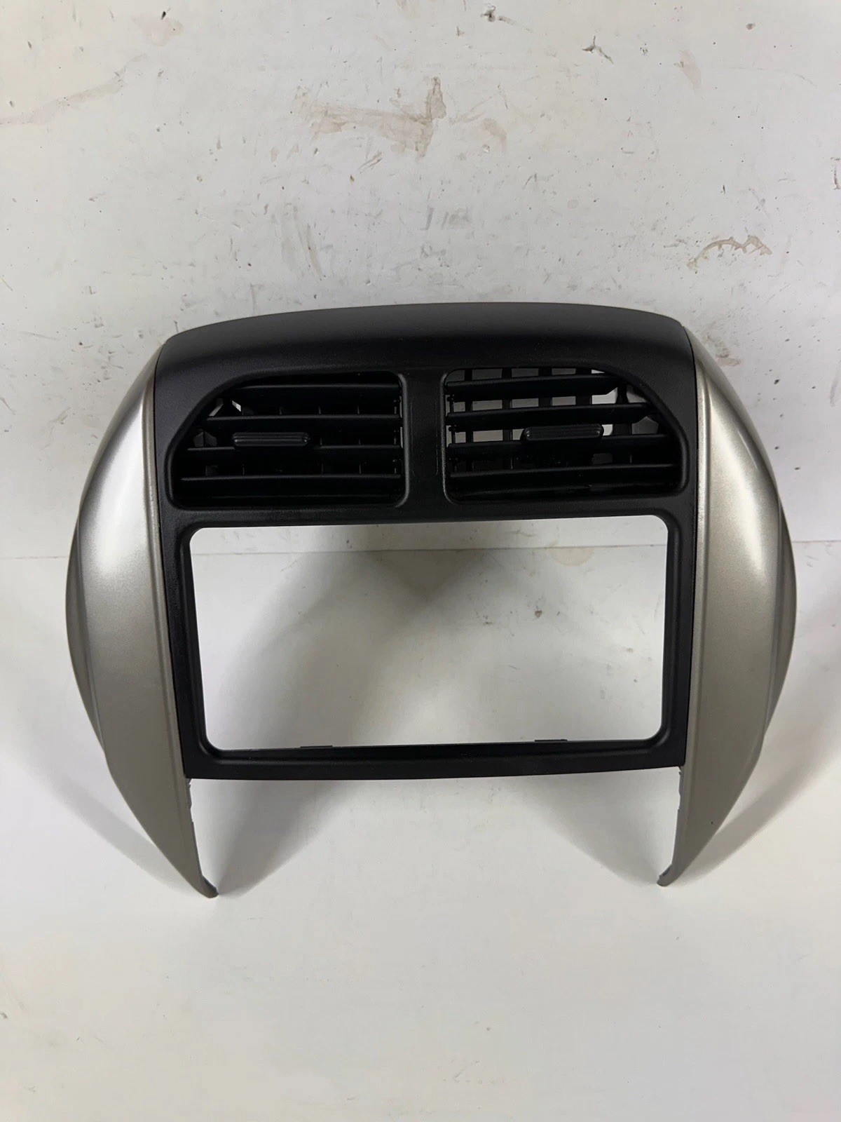 2004 2005 Toyota RAV4 Center Dash Vent Radio Bezel Trim Assembly