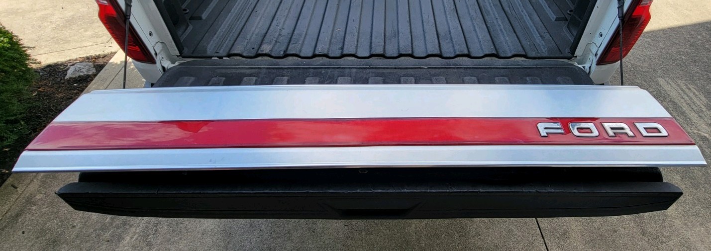 87-91 Ford F250 XLT Tailgate Trim Finish Panel Red Reflector F150 F250 F350 OEM