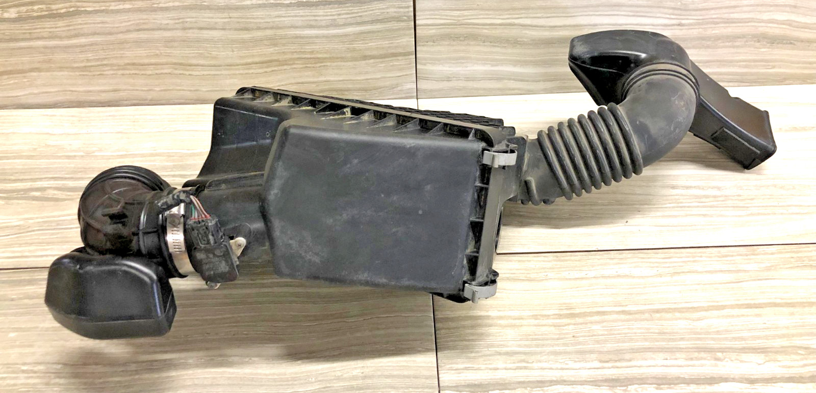 2013 suzuki sx4 air box cleaner intake tube duct 2.0L 2010-2013