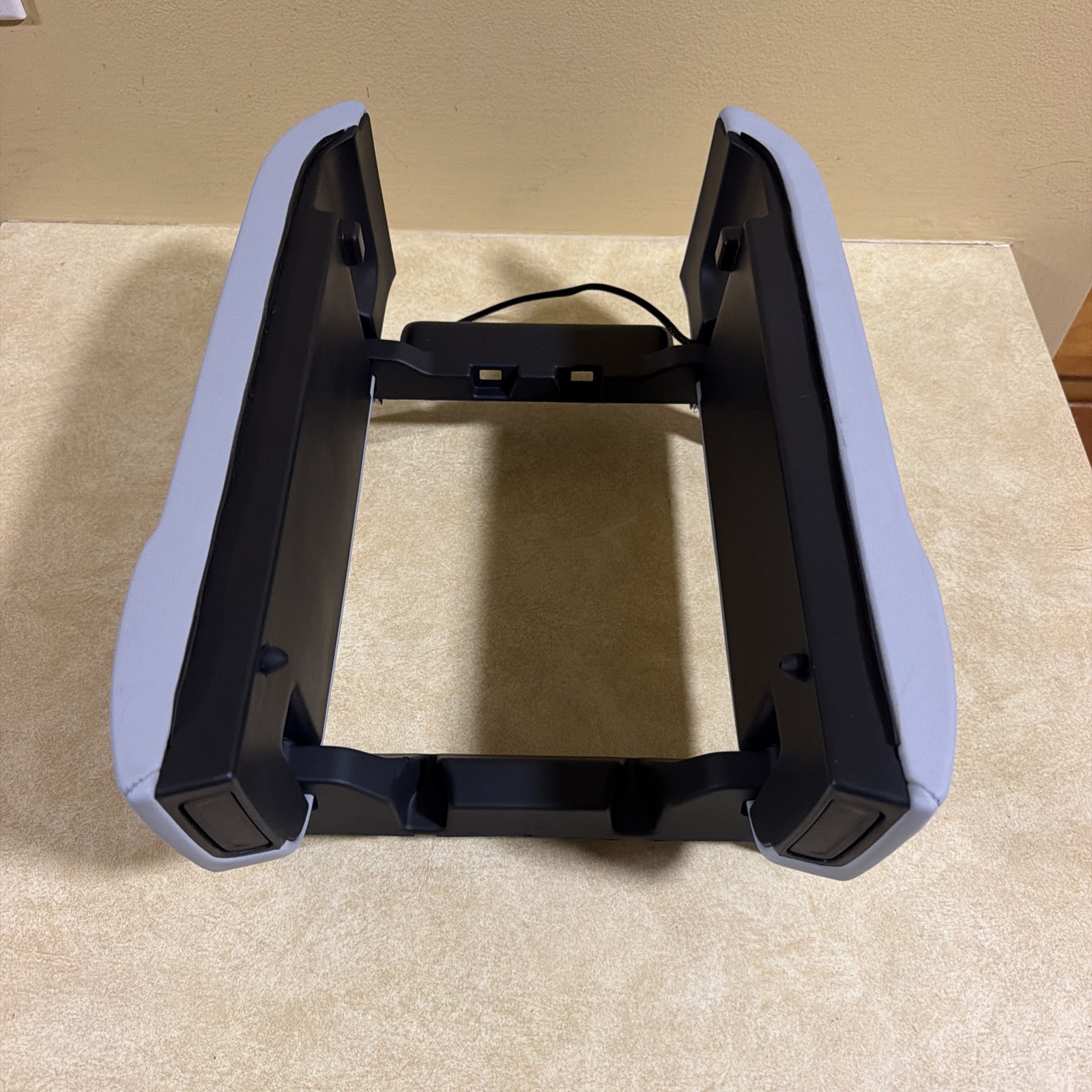 2022 - 2024 RIVIAN R1 CENTER CONSOLE ARMREST STORAGE COMPARTMENT LID COVER OEM 2022 - 2024 RIVIAN R1 CENTER CONSOLE ARMREST STORAGE COMPARTMENT LID COVER OEM