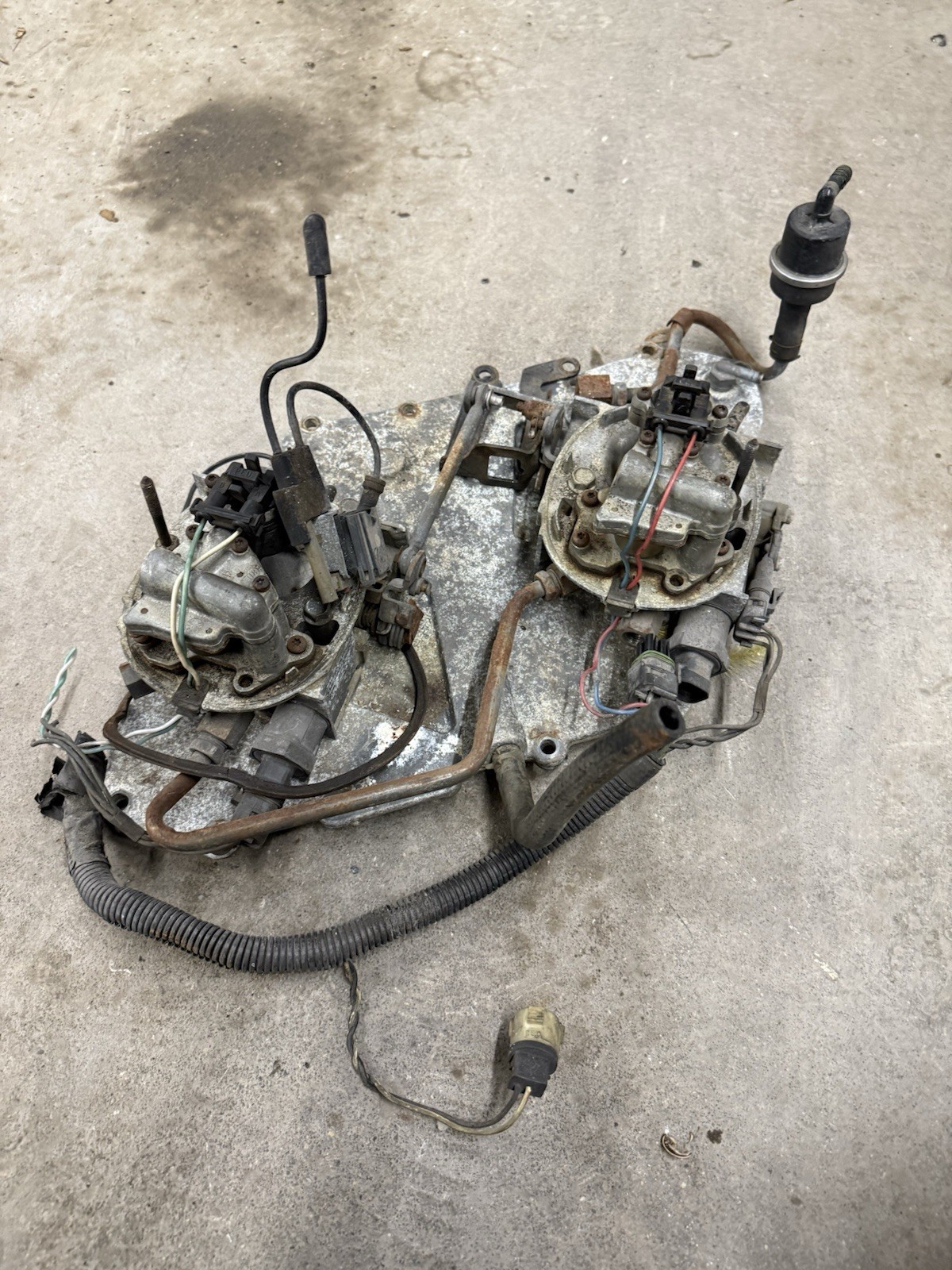 OEM 1982-84 Corvette Firebird Camaro Crossfire Fuel Injection Manifold 5.7L 350 OEM 1982-84 Corvette Firebird Camaro Crossfire Fuel Injection Manifold 5.7L 350