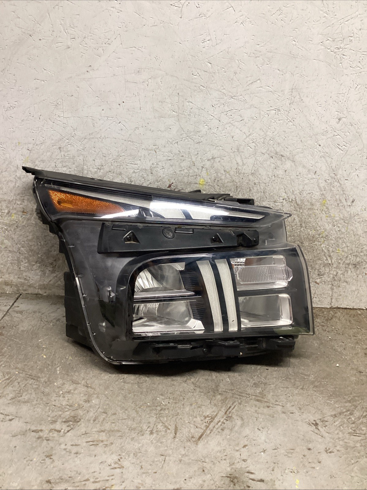 2021-2023 Hyundai Santa Fe Right PASSENGER RH Side Reflector LED Headlight OEM