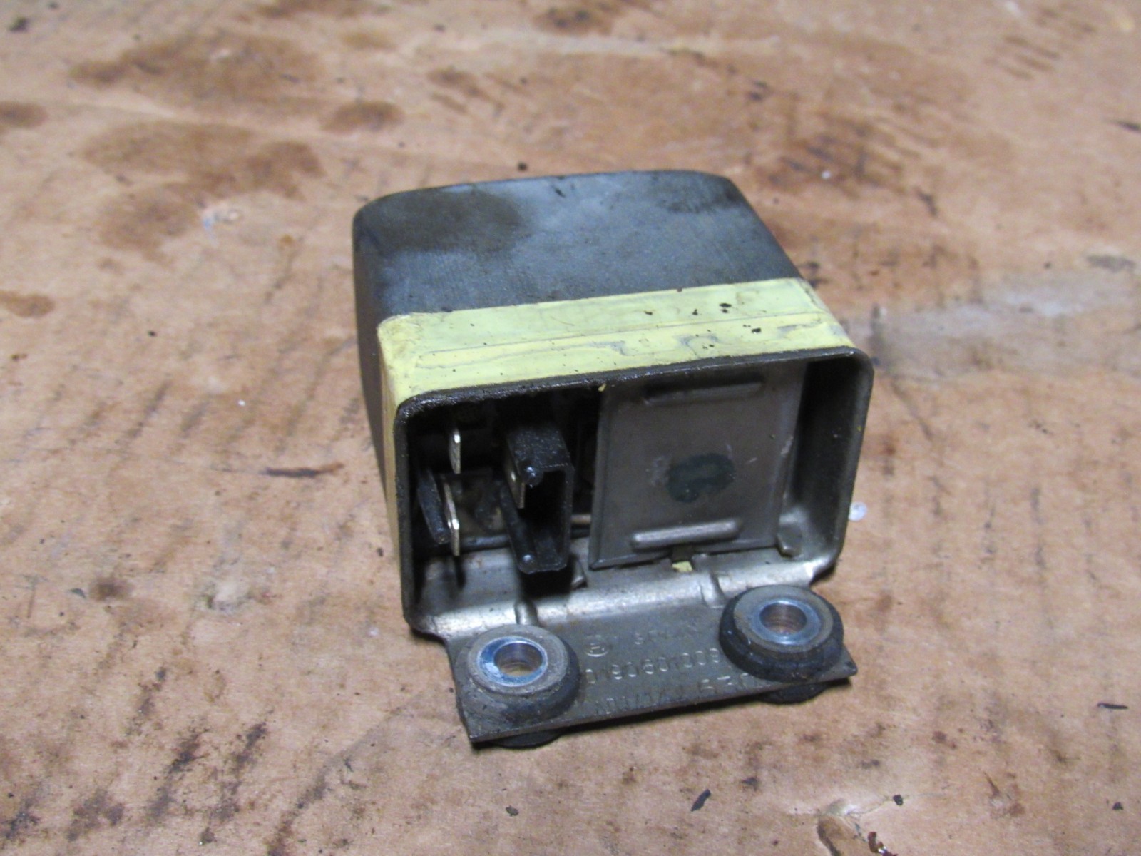1977 BMW R100/7 AIRHEAD VOLTAGE REGULATOR RECTIFIER 1977 BMW R100/7 AIRHEAD VOLTAGE REGULATOR RECTIFIER