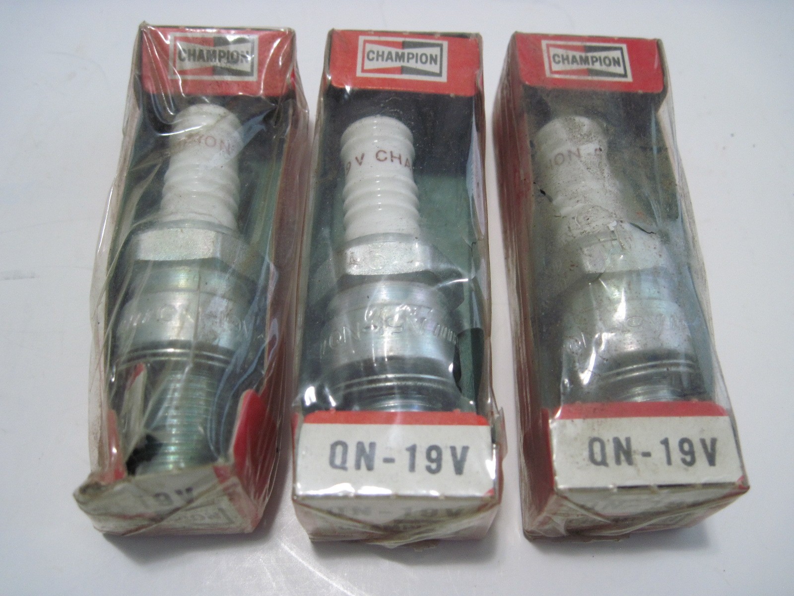NOS (3) Champion QN-19V Spark Plug for Snowmobile Kawasaki Rupp Xenoah 919 NOS (3) Champion QN-19V Spark Plug for Snowmobile Kawasaki Rupp Xenoah 919