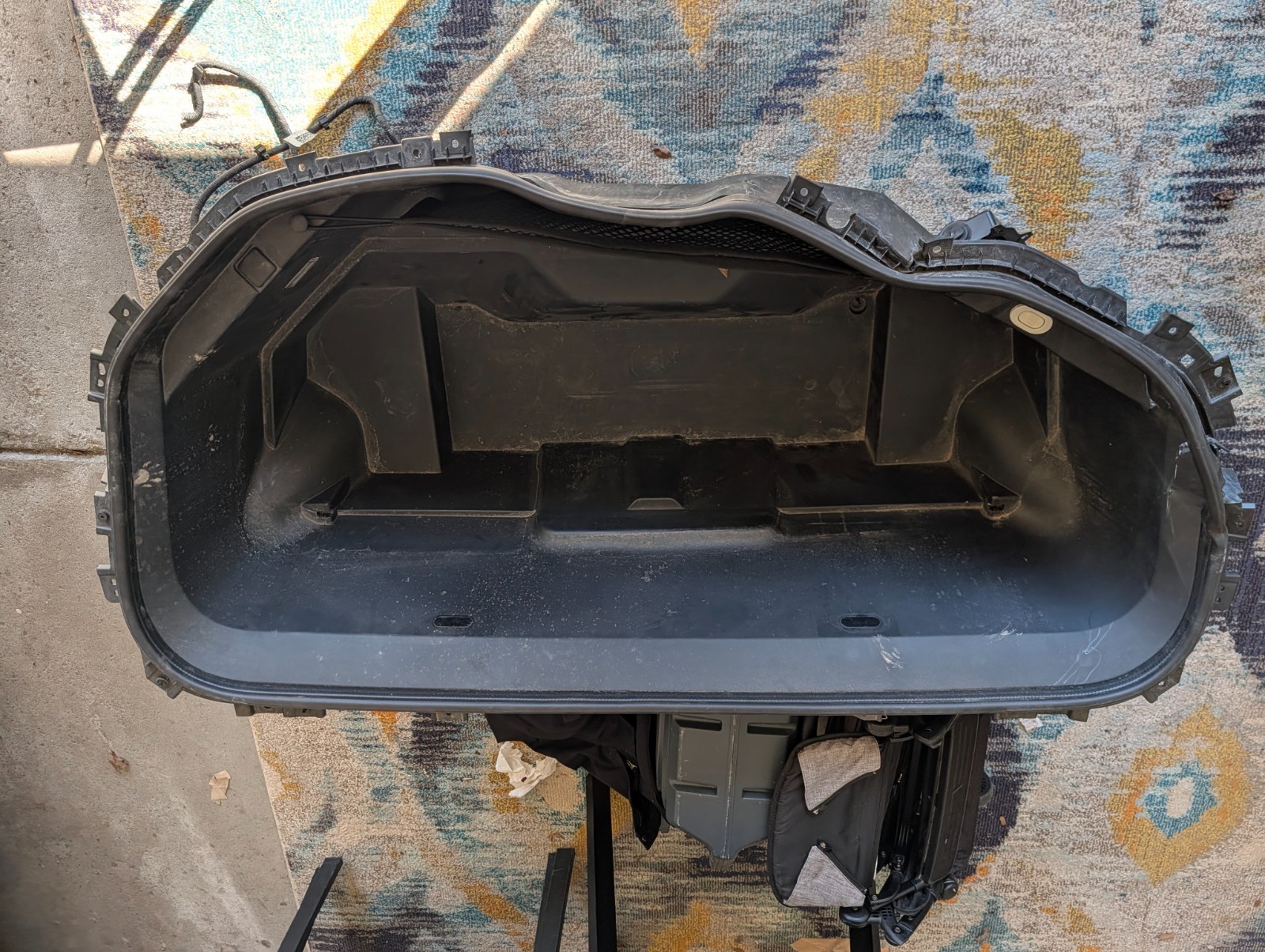 2022 - 2024 RIVIAN R1S OEM FRUNK FRONT TRUNK COMPARTMENT BOX