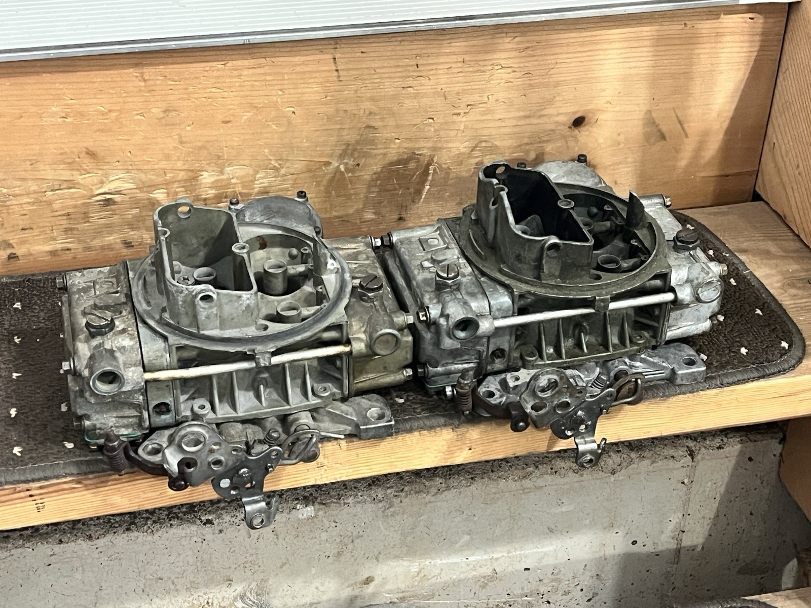 Holley Carburetor Pair 1850 -4 Carbs 4 barrel Tunnel Ram Vac Sec 1200 cfm used