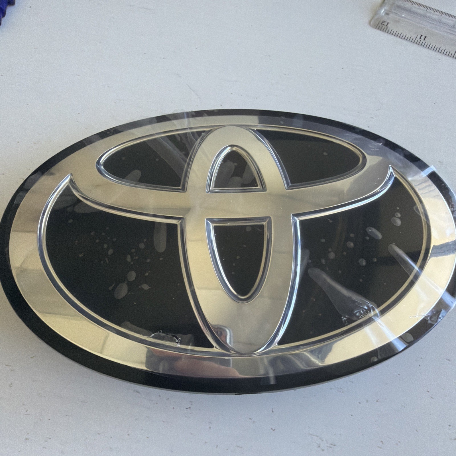 2020-2022 TOYOTA TUNDRA GRILL EMBLEM 90975-02159 / 90975-A2014 2020-2022 TOYOTA TUNDRA GRILL EMBLEM 90975-02159 / 90975-A2014