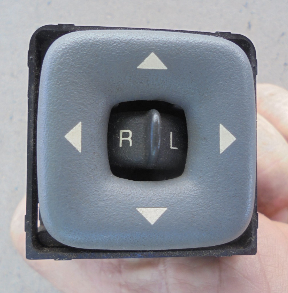 93 02 Pontiac Firebird Grey Power Mirror Control Switch - nice 93 02 Pontiac Firebird Grey Power Mirror Control Switch - nice