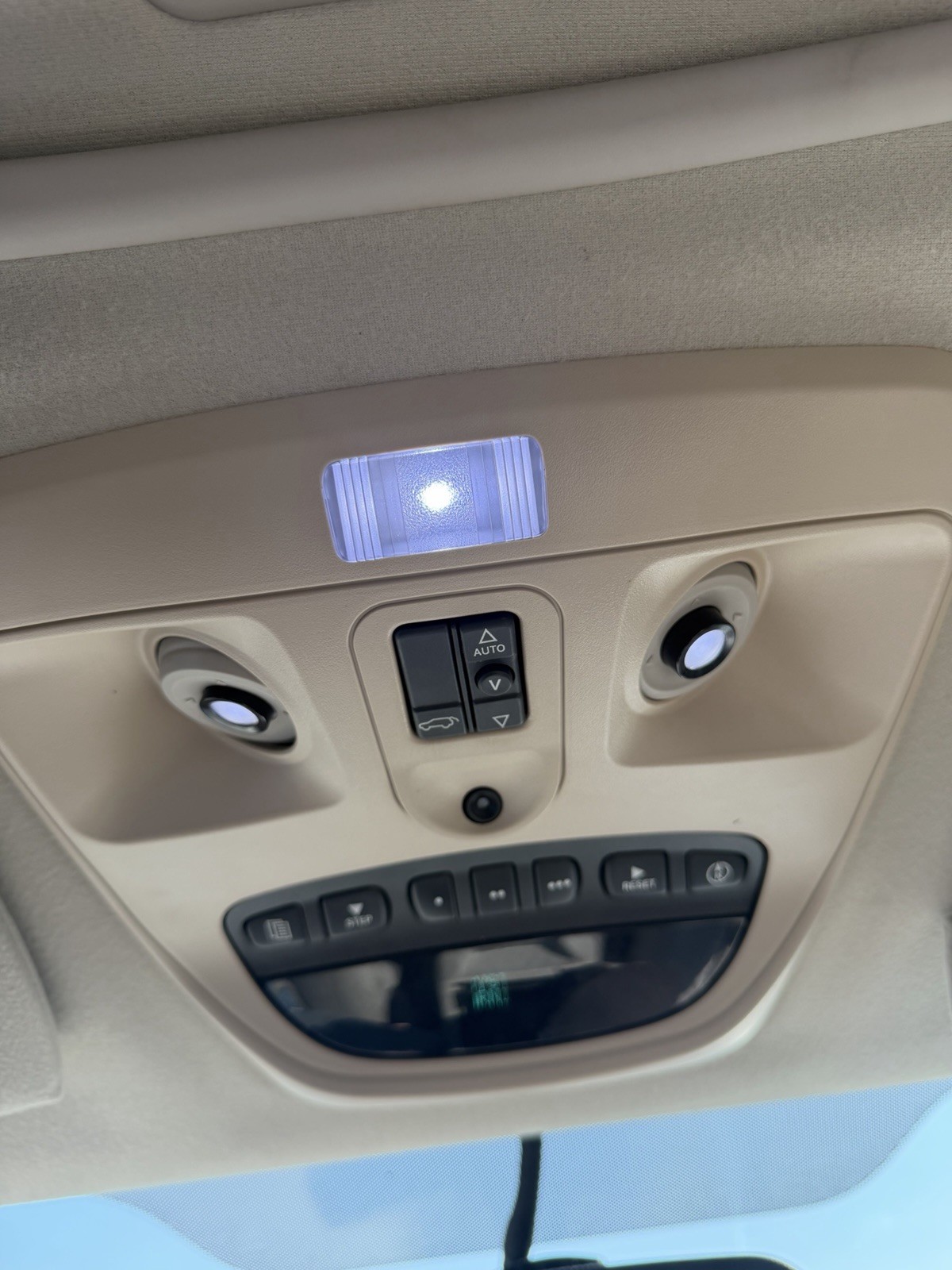 🔥07-09 Chrysler Aspen Dodge Durango Overhead Dome Light Lamp Console Tan OEM