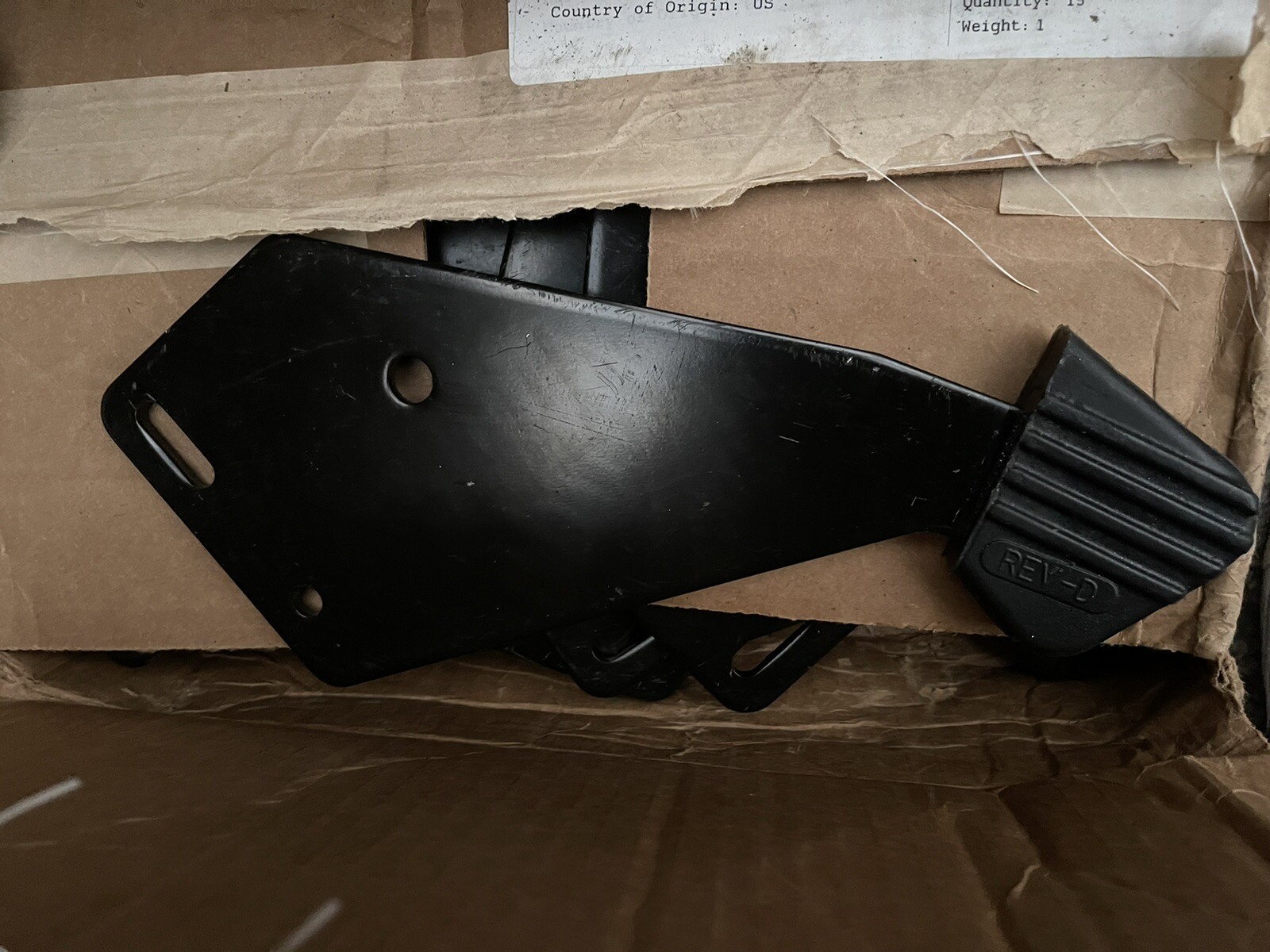 GENUINE NAVISTAR INTERNATIONAL 3577047C2 IC HOOD SUPPORT BRACKET