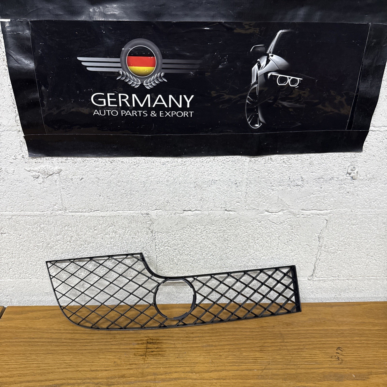 Bentley Continental GT GTC RH Right Side Bumper Grille 3W3807668 OEM #3142 Bentley Continental GT GTC RH Right Side Bumper Grille 3W3807668 OEM #3142