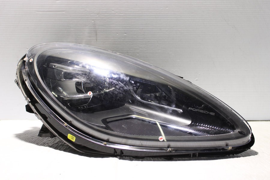 2019-2023 Porsche Macan LED Right Side Headlight Assembly OEM 95B941010AR