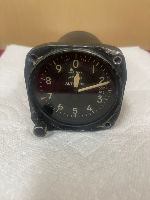 KOLLSMAN AIRCRAFT ALTIMETER INDICATOR TYPE C-13 MFR PART # 371