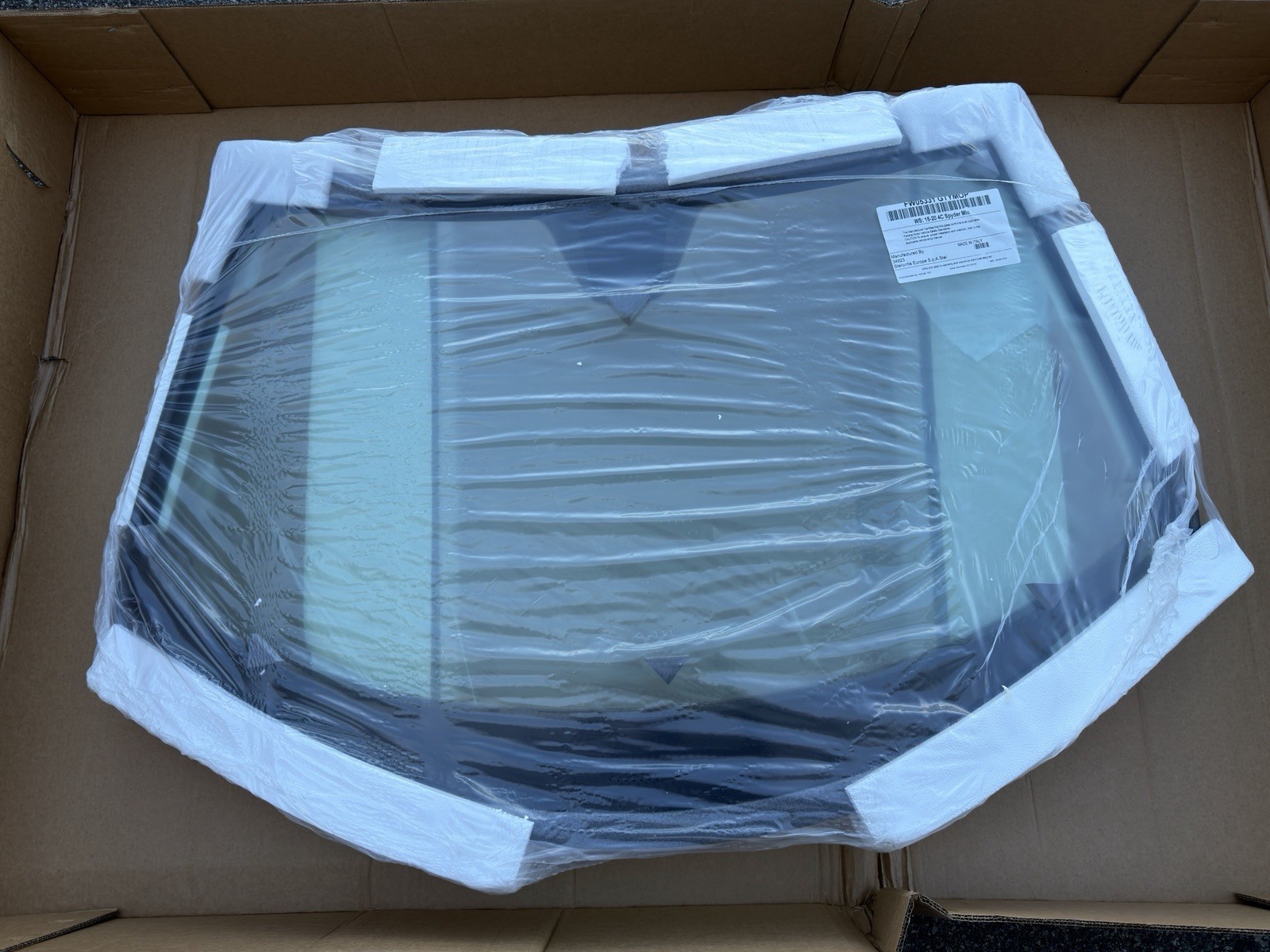Alfa Romeo 4C Windshield ***NEW OEM IN MANUFACTURE PACKAGING*** 68456595AA