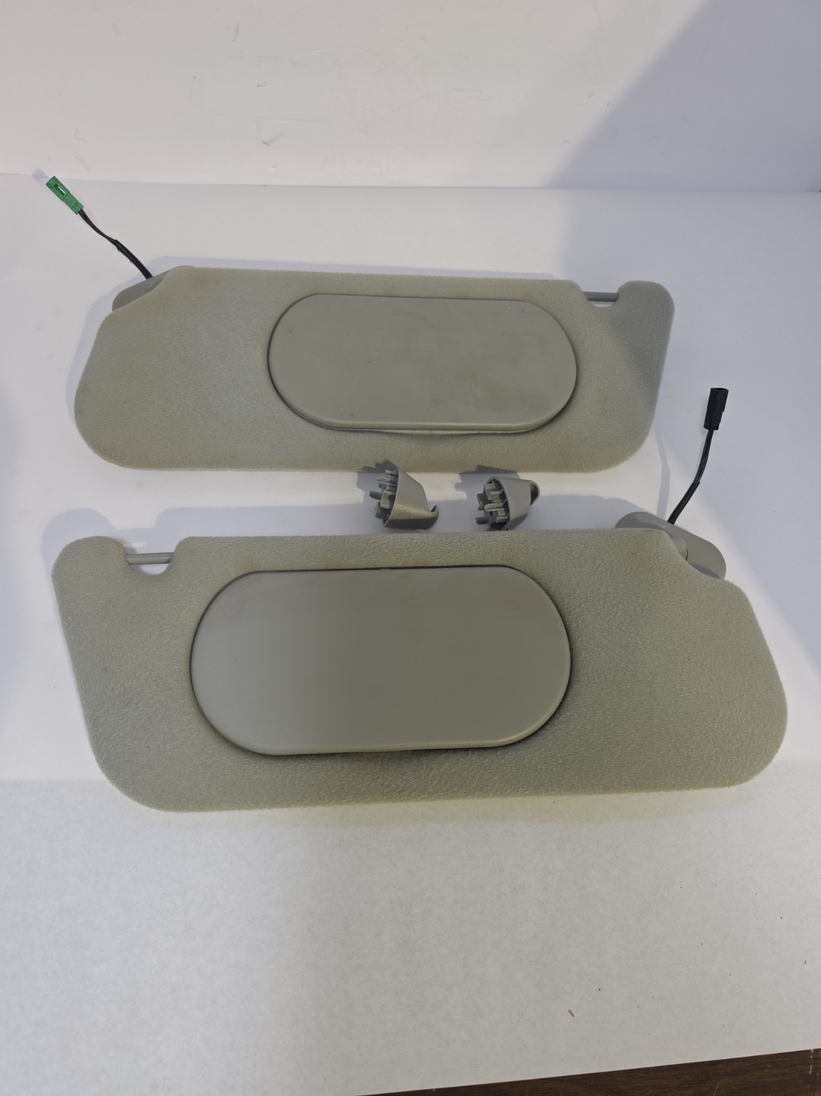 2002-2005 Ford Explorer Tan Camel Sun Visor Pair Driver Passenger Side Lights 2002-2005 Ford Explorer Tan Camel Sun Visor Pair Driver Passenger Side Lights