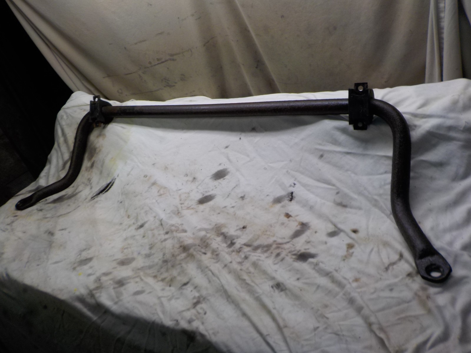 01-04 GMC Sierra Chevy Silverado 3500 4x4 front anti sway stabilizer bar 01-04 GMC Sierra Chevy Silverado 3500 4x4 front anti sway stabilizer bar