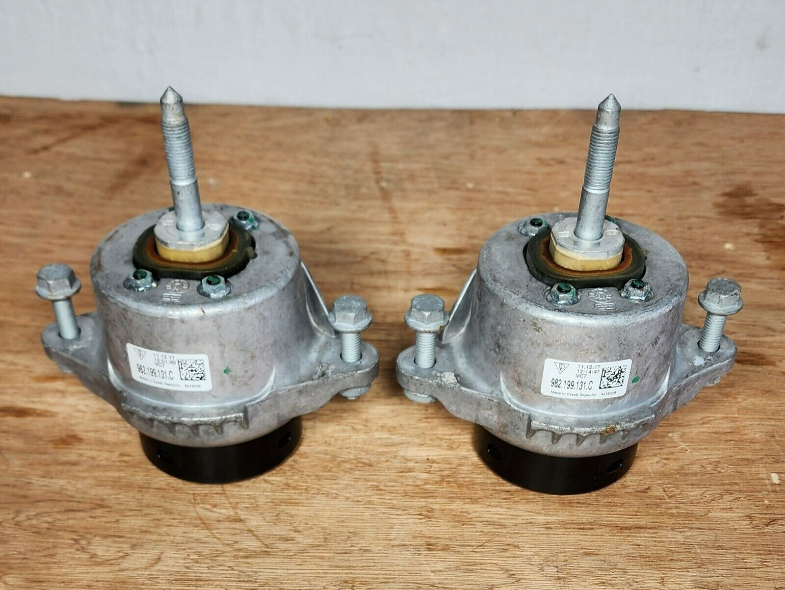 17-23 PORSCHE CAYMAN 718 LEFT RIGHT ENGINE HYDRO MOTOR MOUNT 982199131C OEM
