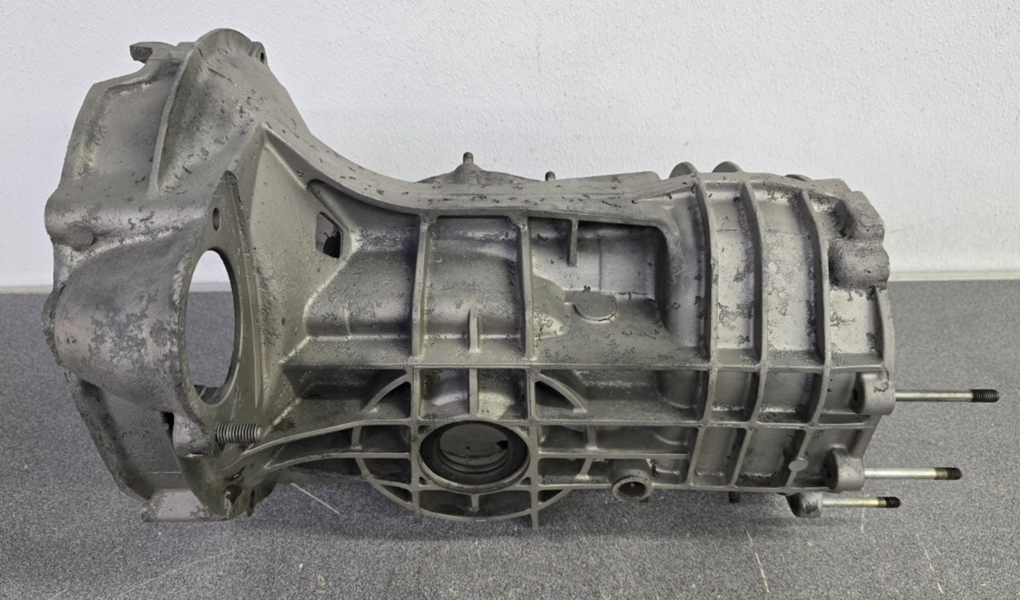 NICE USED ORIGINAL PORSCHE 914 5 SPEED TRANSMISSION CASE HA05112 300/12 1975