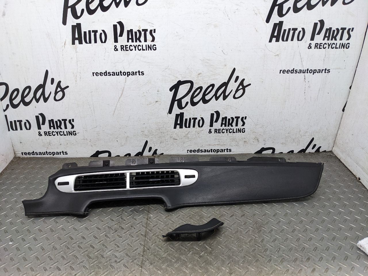 10-15 Camaro Ss 2 Piece Dash Center Leather Trim Black Insert Trim 1206381