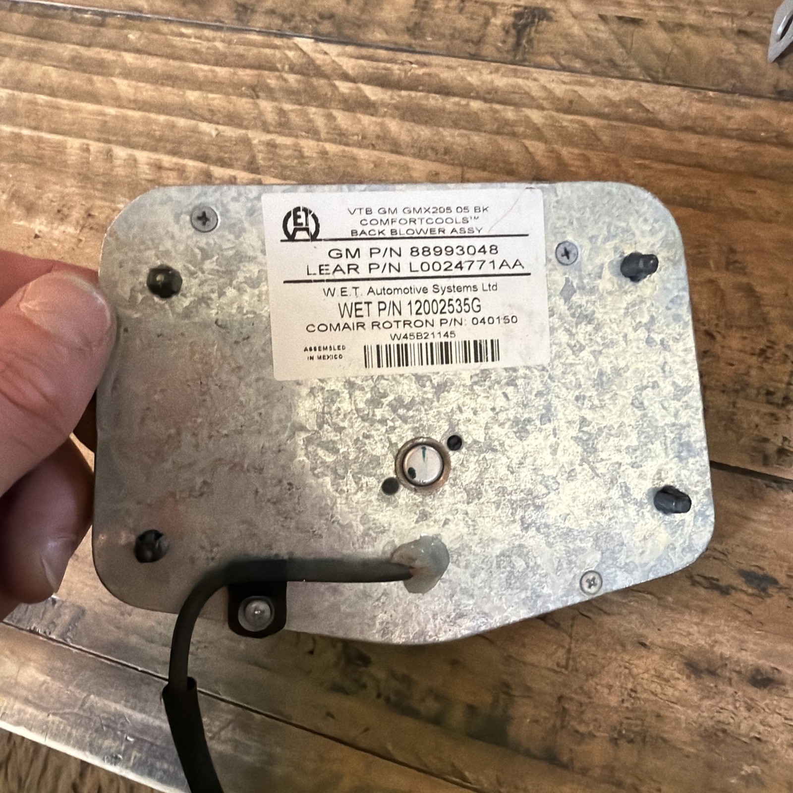 NOS OEM GM 88993048 Seat Climate Blower Motor Fits 2005-11 Cadillac STS New NOS OEM GM 88993048 Seat Climate Blower Motor Fits 2005-11 Cadillac STS New