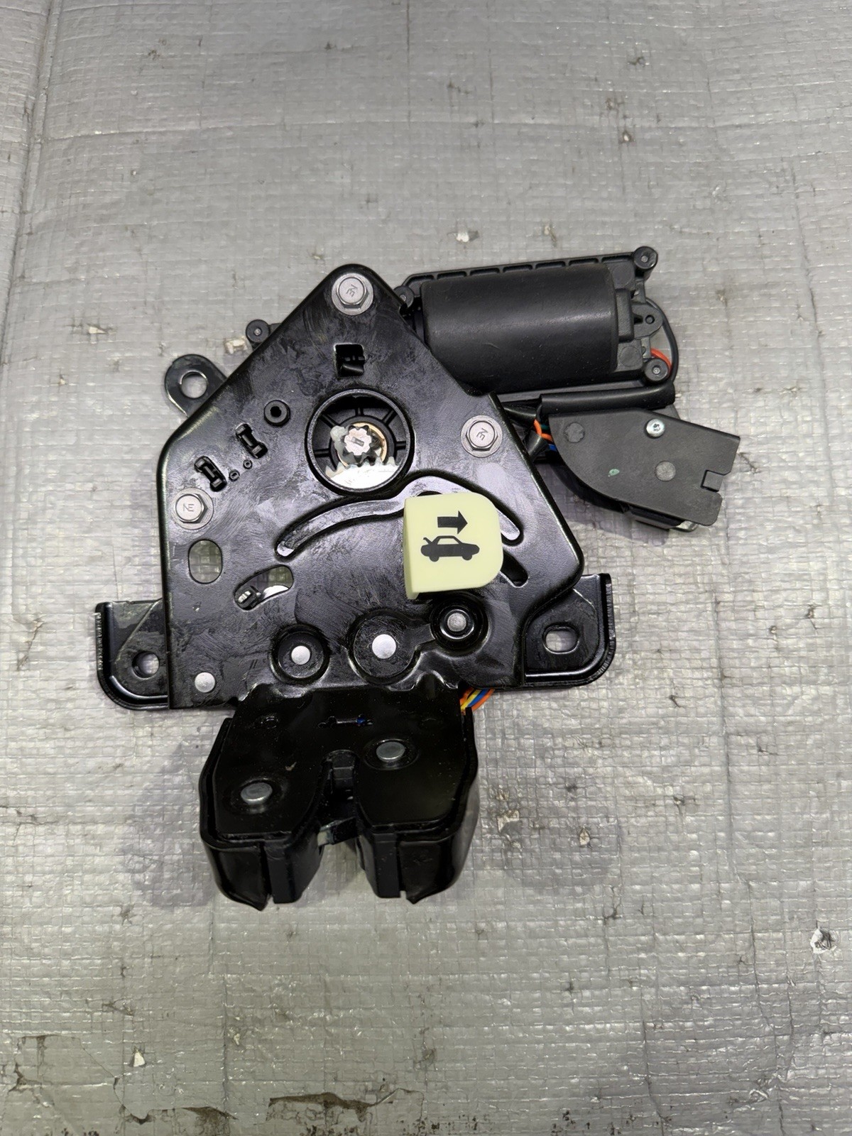 OEM 2017-2023 TESLA MODEL 3/Y REAR TRUNK LID LOCK ACTUATOR 1500604-00-B OEM 2017-2023 TESLA MODEL 3/Y REAR TRUNK LID LOCK ACTUATOR 1500604-00-B