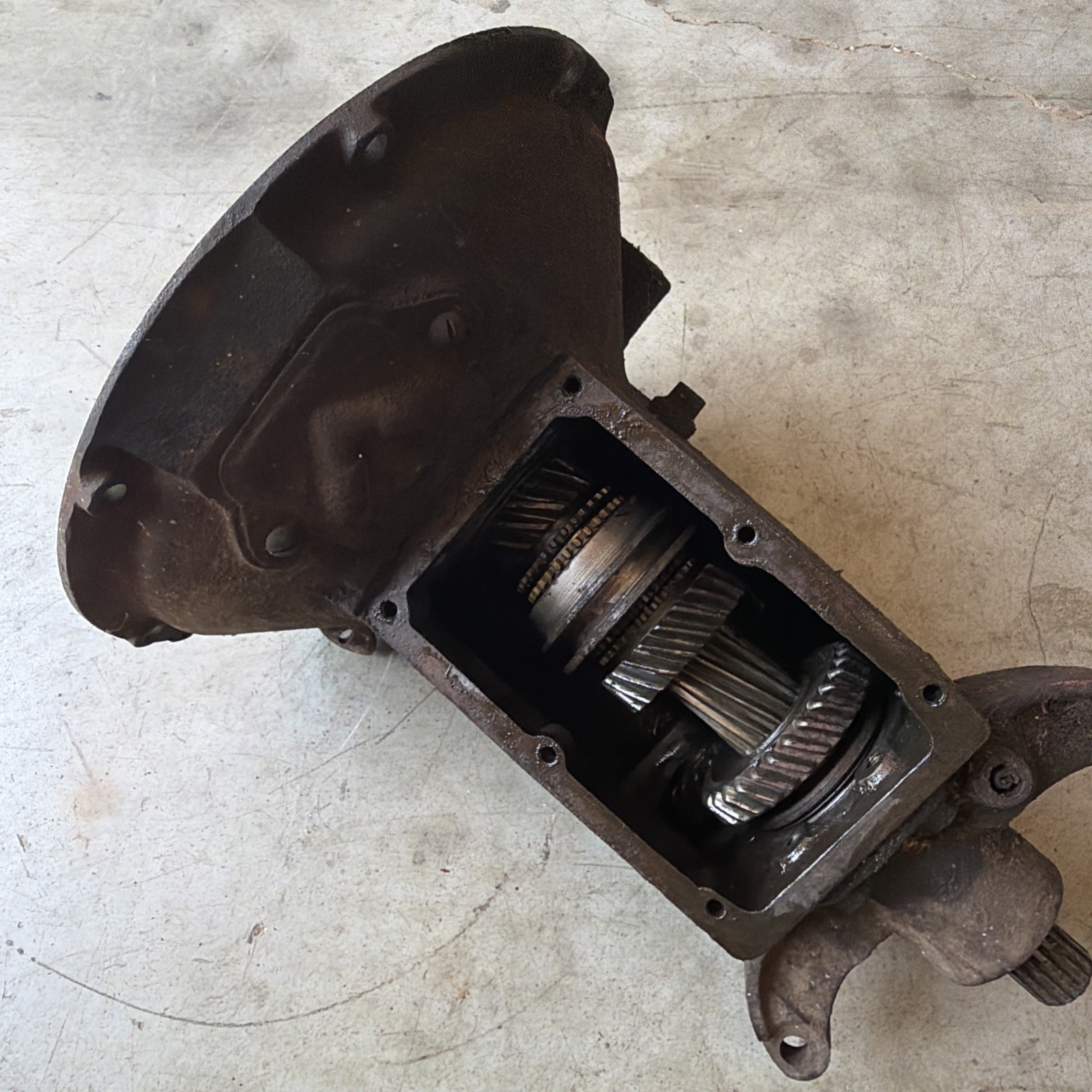 1939 Ford Flathead V8 3-speed Synchronized Transmission 78-7006 Hot Rod Deuce 32 1939 Ford Flathead V8 3-speed Synchronized Transmission 78-7006 Hot Rod Deuce 32