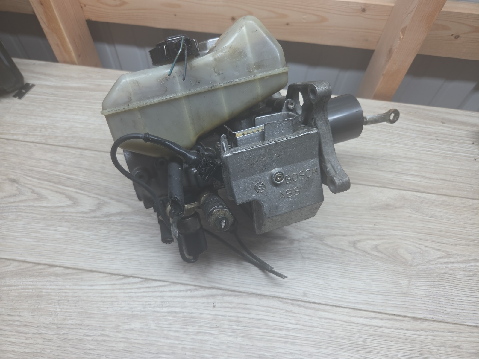 1987-1992 Cadillac Allante Brake Booster Master Cylinder ABS Unit 1987-1992 Cadillac Allante Brake Booster Master Cylinder ABS Unit