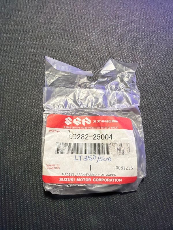 NOS SUZUKI LT250R LT250RL 1985 - 1992 Oil Seal 09282-25004