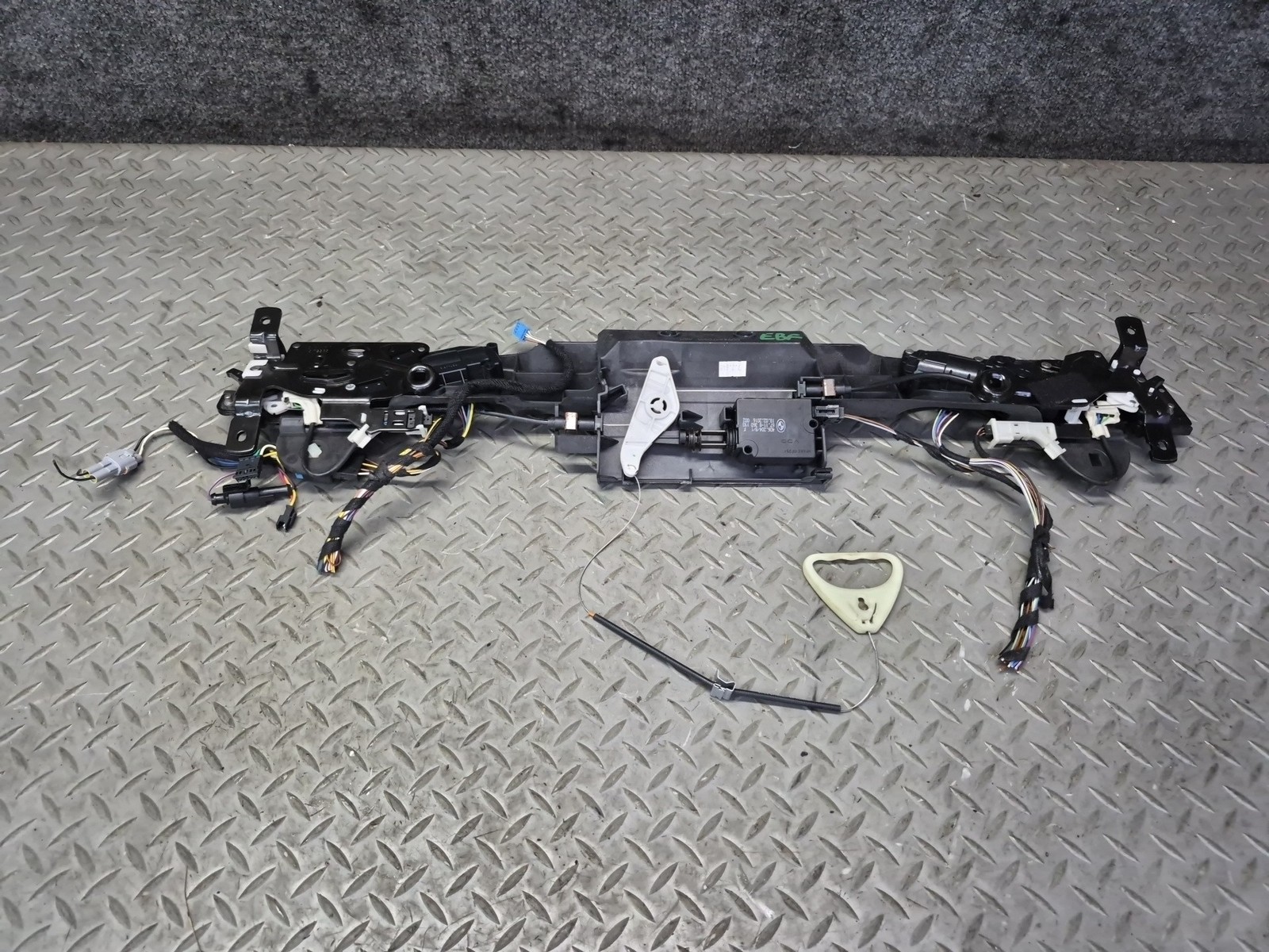 2015-2020 BMW F33 F83 M4 CONVERTIBLE REAR TRUNK LID LOCK LATCH MECHANISM 7353615