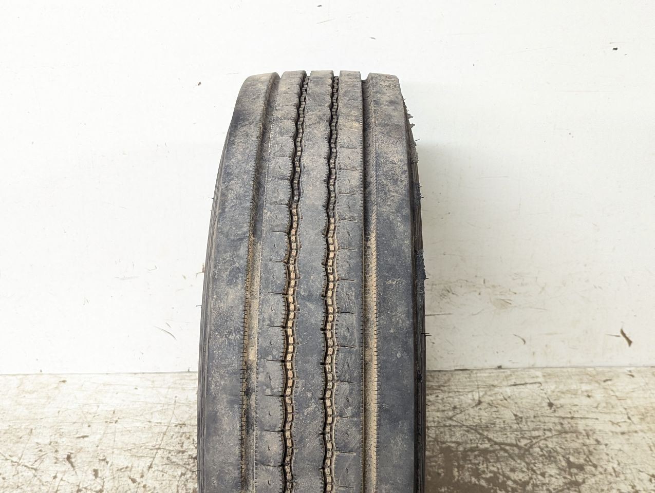 USED - Firestone FS561 225/70/19.5 Tire - 14/32\
