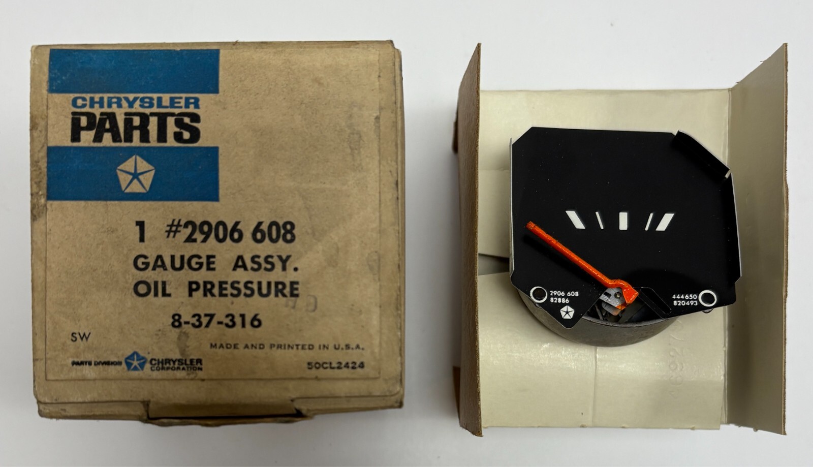 New Old Stock Oil Gauge for 1969-71 Dodge Truck D W Models Mopar #2906608 New Old Stock Oil Gauge for 1969-71 Dodge Truck D W Models Mopar #2906608
