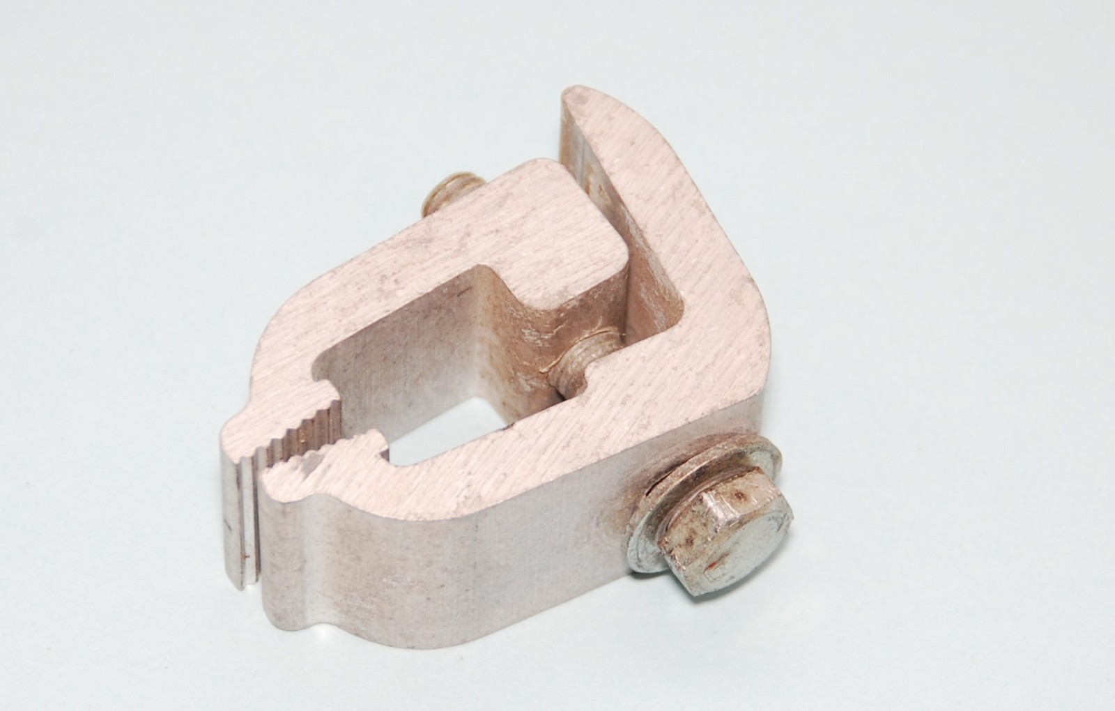 OEM Retrax Bed Cover Clamp