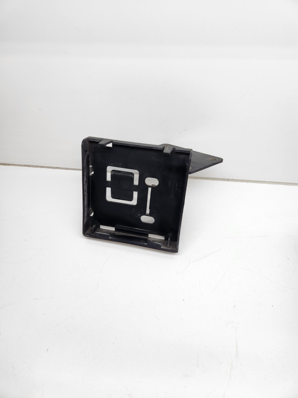 2008-2014 GMC Yukon Tahoe ECM Engine Computer Bracket OEM 15850348 5.3L Chevy 2008-2014 GMC Yukon Tahoe ECM Engine Computer Bracket OEM 15850348 5.3L Chevy