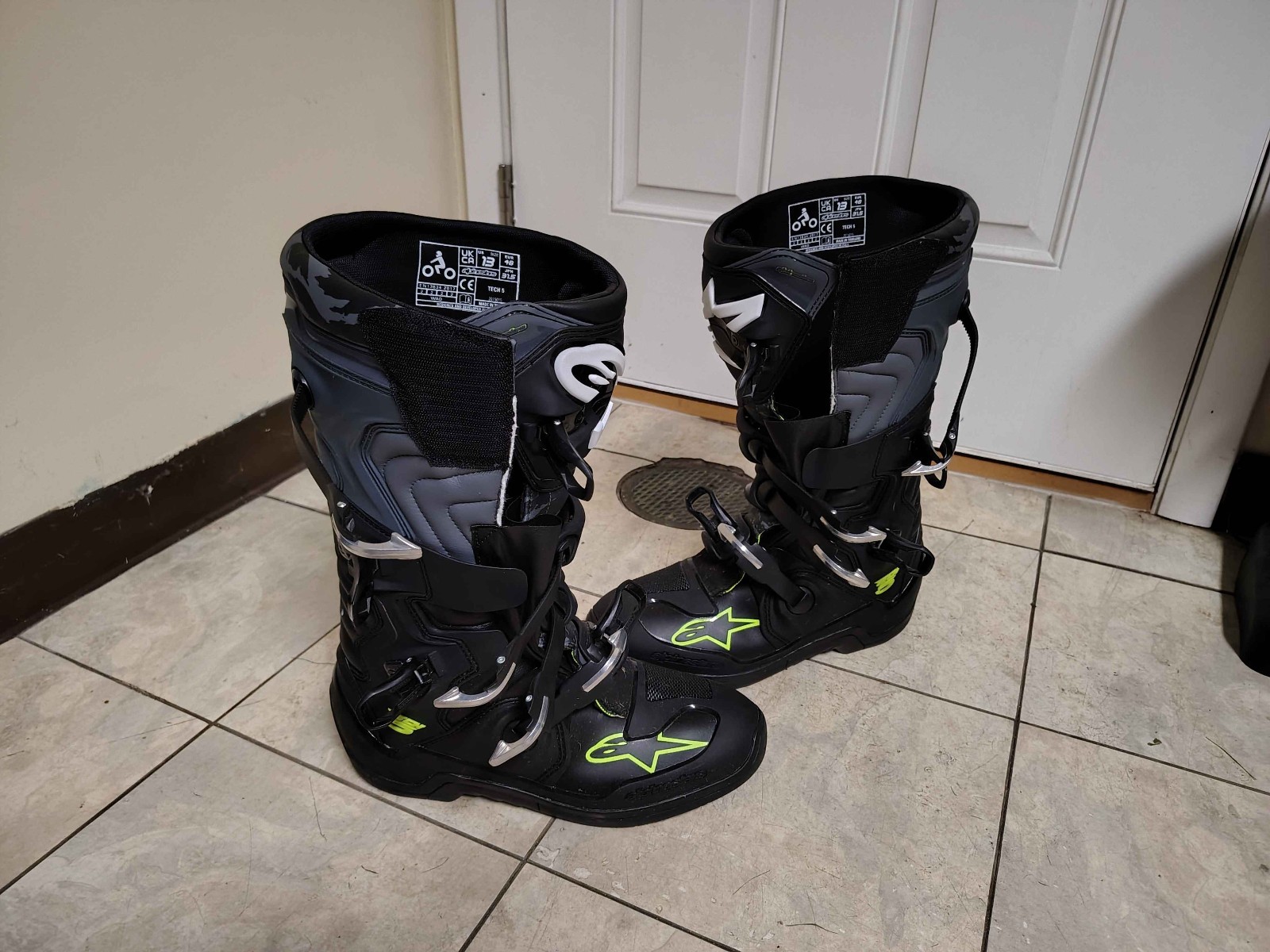 Alpinestars Tech 5 Boots Black/Cool Grey/Yellow Size:13 Alpinestars Tech 5 Boots Black/Cool Grey/Yellow Size:13