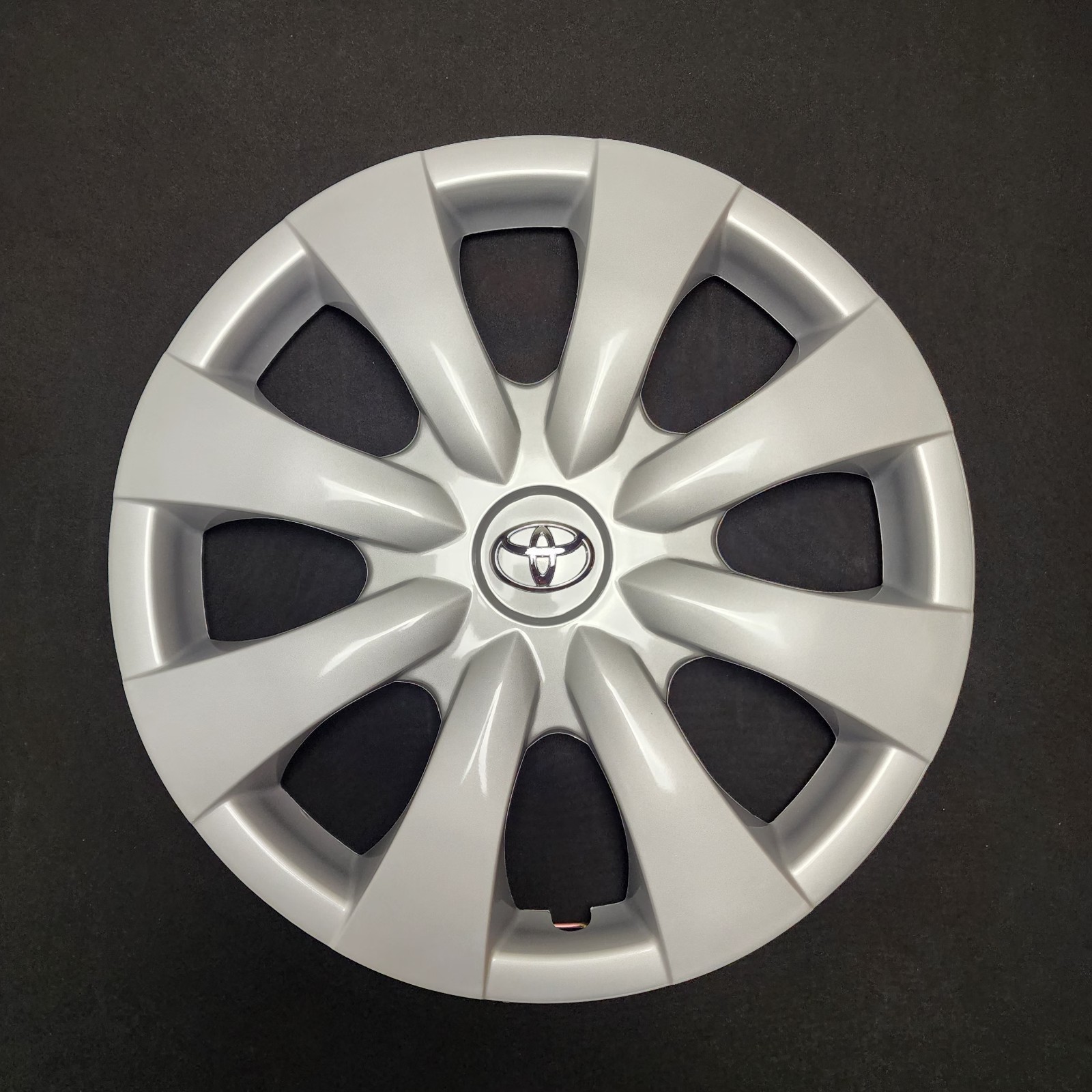 (1) Wheel Cover Hubcap FITS 2009-2013 Toyota Corolla  15” Silver 8 Spoke 61147 